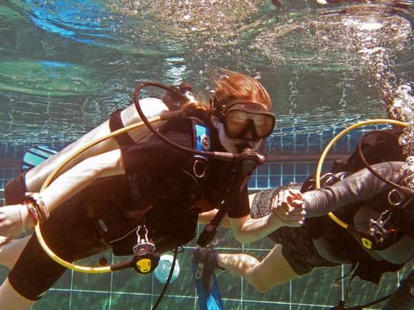 scuba experience in the pool